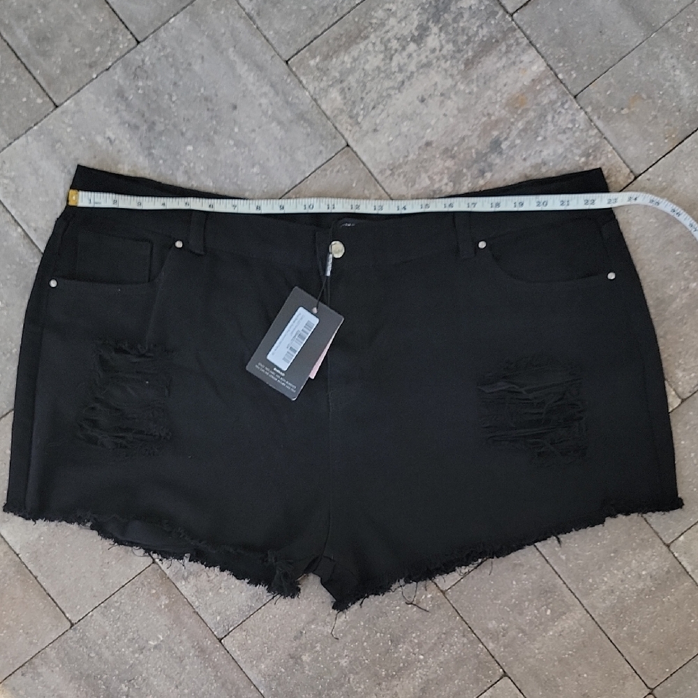 NWT PrettyLittleThing Bum Rip Black Denim Hot Pants Sz 26